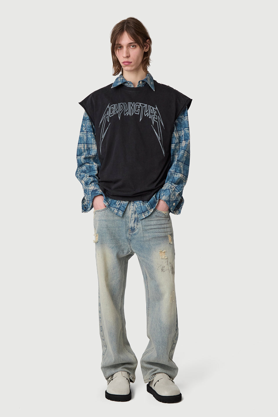 STUDDED METAL SLEEVELESS WASHED BLACK