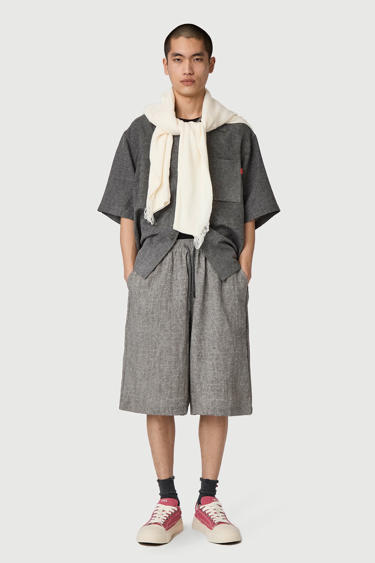 CRACKED SHORTS MARBLE GREY