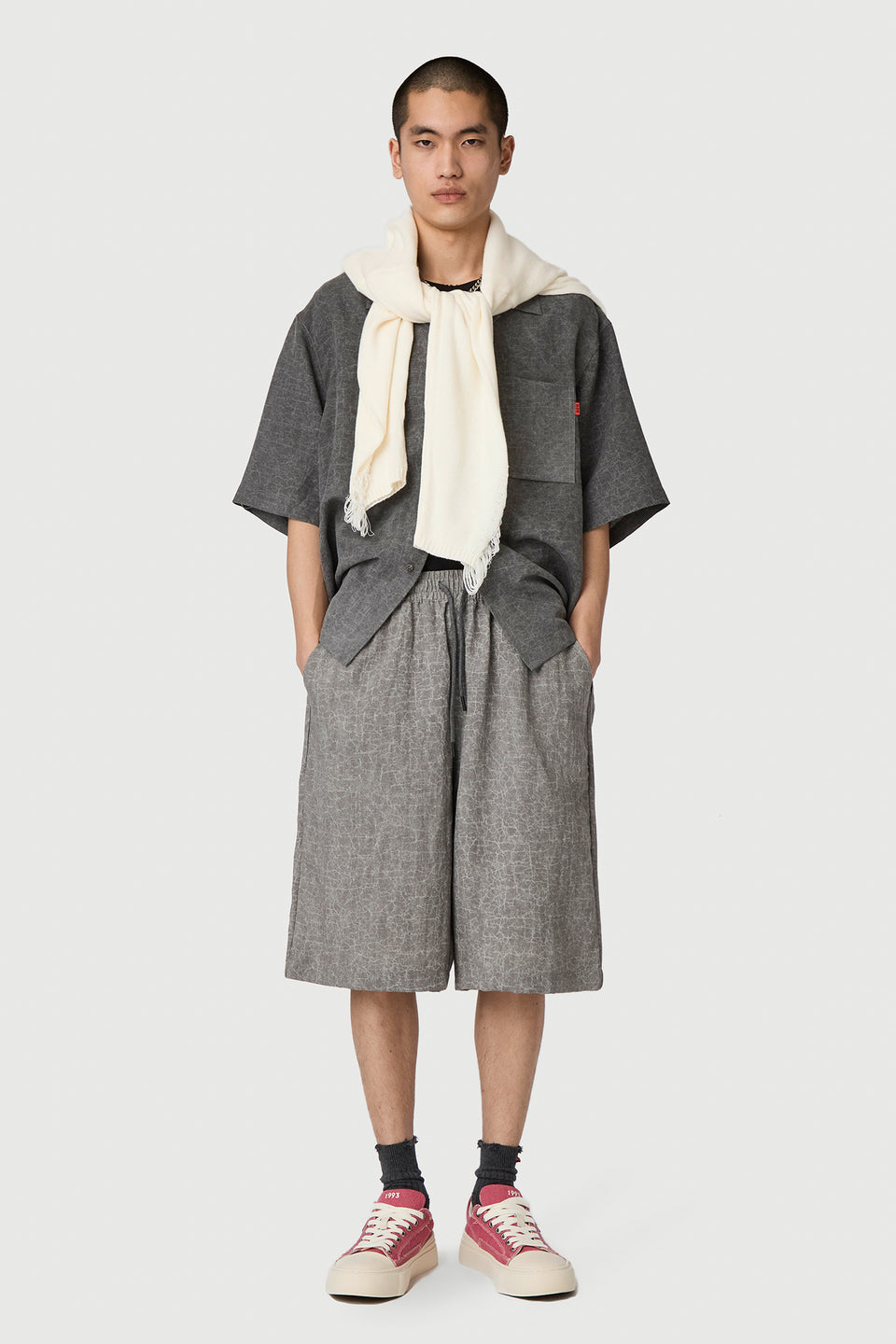 CRACKED SHORTS MARBLE GREY