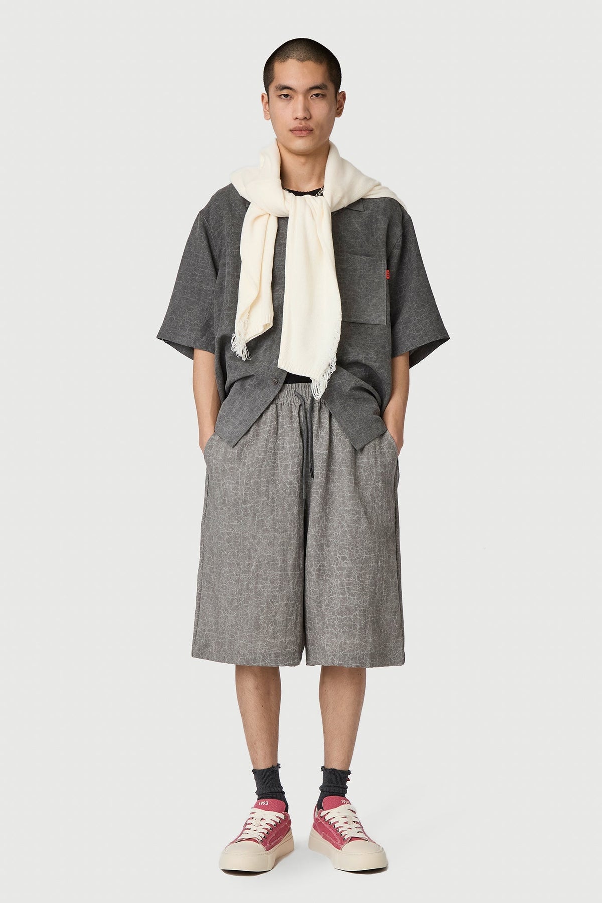 CRACKED SHORTS MARBLE GREY